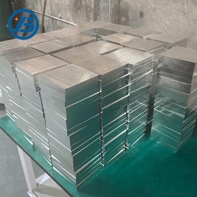 ورقة سبائك المغنيسيوم بقوة شد 200 ميجا باسكال وكثافة 18 جم/سم مكعب وصلابة HB90-110 مثالية لمكونات الطيران